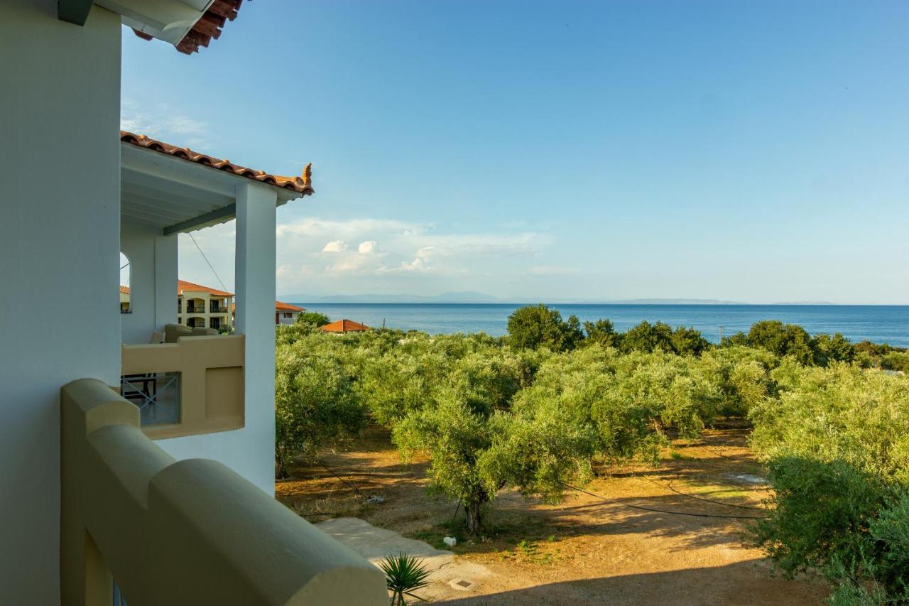 Elaionas Aparthotel Leonídion Exterior photo