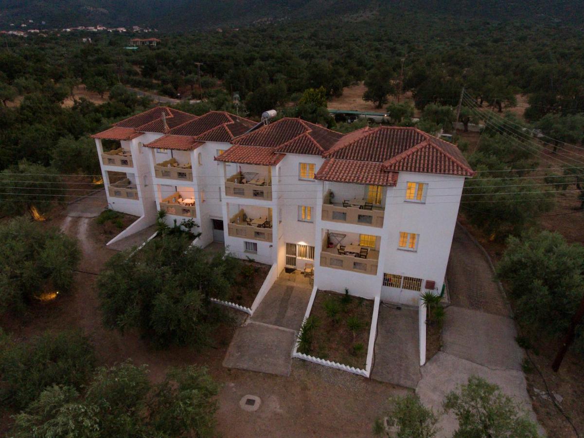 Elaionas Aparthotel Leonídion Exterior photo