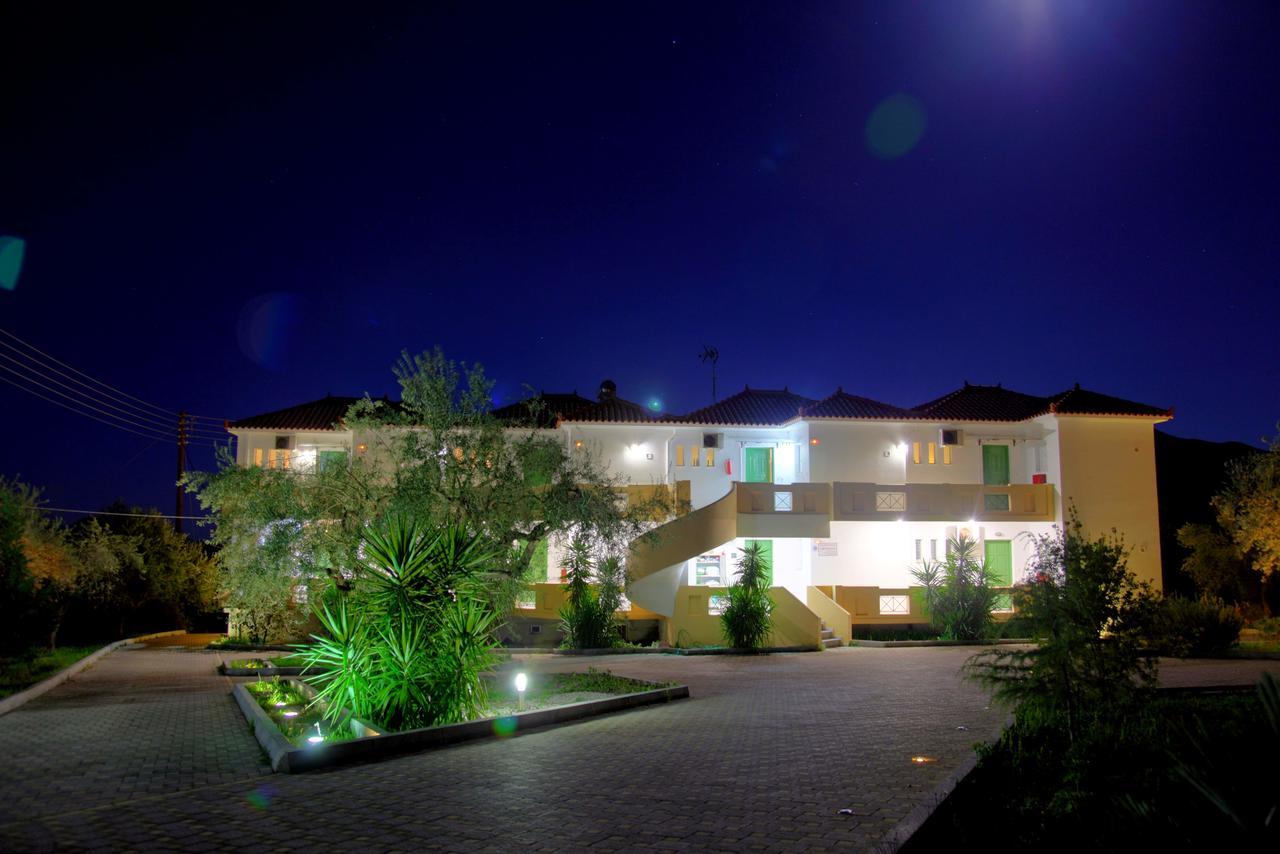 Elaionas Aparthotel Leonídion Exterior photo