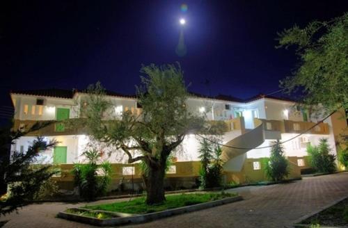 Elaionas Aparthotel Leonídion Exterior photo